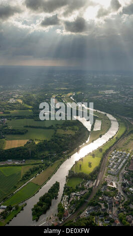 Luftbild, Wiesen am Fluss Ruhr Abwasser Behandlung Pflanze, Ruhrauenpark, Gemeindegrenze der Stadt Essen, Stadtteil Bochum-Linden Stockfoto