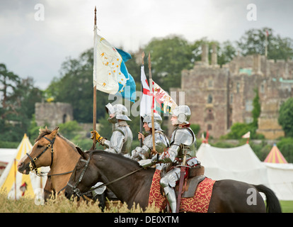 Der "Berkeley Scharmützel" mittelalterliche Re-Enactments in Berkeley Castle in der Nähe von Gloucester wo der 500. Jahrestag der Schlacht von Fl Stockfoto