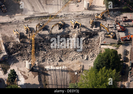 Luftaufnahme, Abriss arbeitet einer Brücke über die Autobahn A40 an der Hohenburgstrasse Street, volle Autobahn Schließung, Essen Stockfoto