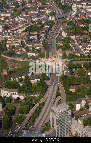 Luftaufnahme, Abriss arbeitet einer Brücke über die Autobahn A40 an der Hohenburgstrasse Street, volle Autobahn Schließung, Essen Stockfoto