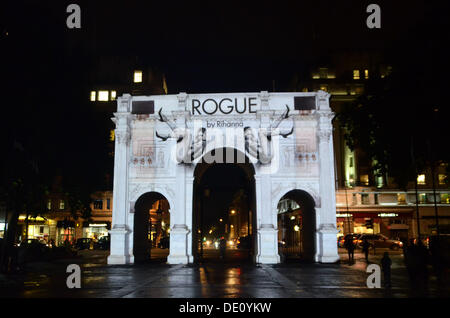 London, UK. 09. September 2013. Gauner von Rihanna - Marble Arch Ilummination vor Rihanna es Duft Start in London Credit: Duncan Penfold/Alamy Live News Stockfoto