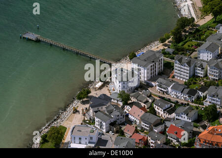 Luftaufnahme, Sassnitz mit der Hafeneinfahrt und Steg auf der Insel Rügen Stockfoto