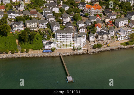 Luftaufnahme, Sassnitz mit der Hafeneinfahrt und Steg auf der Insel Rügen Stockfoto