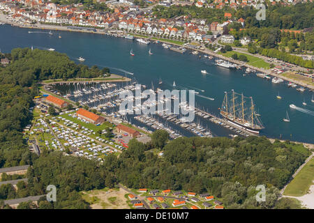 Luftaufnahme, Priwall Ostsee Station, Yachthafen, Seglermesse restaurant Stockfoto