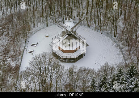 Luftaufnahme, Maeckinger Bach Windmühle, LWL-Freilichtmuseum oder westfälischen Open-Air Museum Hagen im winter Stockfoto