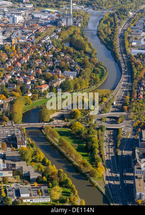 Luftaufnahme, Kreisverkehr auf Bismarck-Brücke, Fluss Saar, Saar-Insel Stockfoto