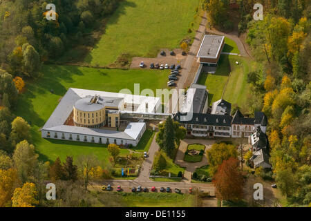 Luftaufnahme, Ruine der Burg Dagstuhl Burg neben dem Leibniz-Zentrum für Informatik Stockfoto