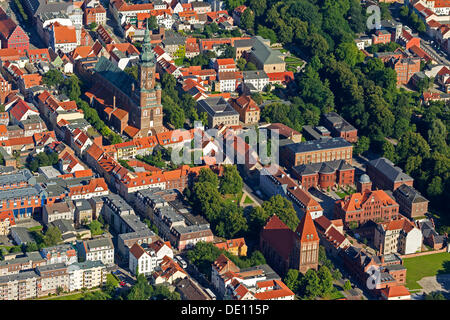 Luftaufnahme, St.-Nikolaus-Kathedrale und St.-Jacobi-Kirche Stockfoto