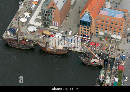 Luftaufnahme, Segelboote in den Museumshafen während des Festivals "Hanse Sail" Stockfoto