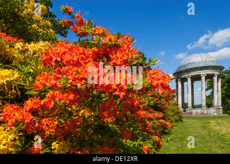 England, West Sussex, Petworth, Petworth House, Gärten und ionischen Rotunde Stockfoto