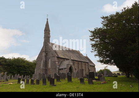 Dach Wand Kirche alle hergestellt aus Naturschiefer für eine graue Monotone Szene einer anglikanischen Welsh Kirche Stockfoto