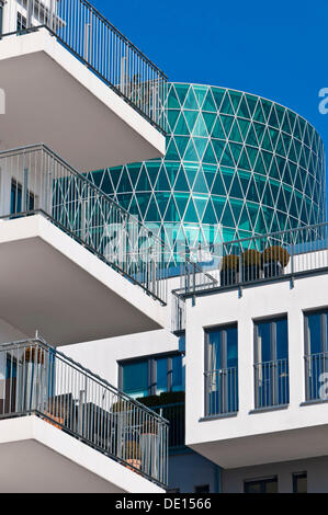 Moderne Luxus-Appartements am Frankfurter Westhafen vor Westhafen Tower, Frankfurt Am Main, Hessen Stockfoto