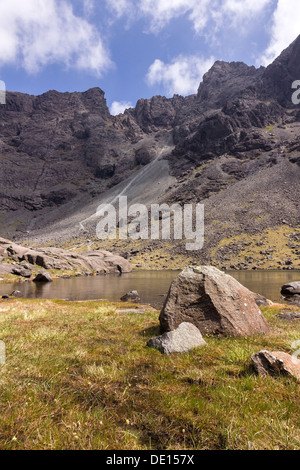 Vergletscherten Corrie und See von Coire Lagan hoch in der Black Cuillin Mountains, Glenbrittle, Isle Of Skye, Schottland, UK Stockfoto