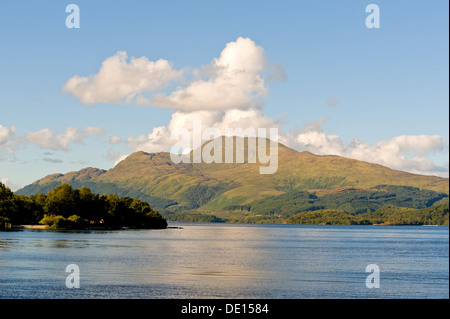 Ben Lomond angesehen vom Dorf Luss von Loch Lomond, Schottland, Großbritannien. Stockfoto