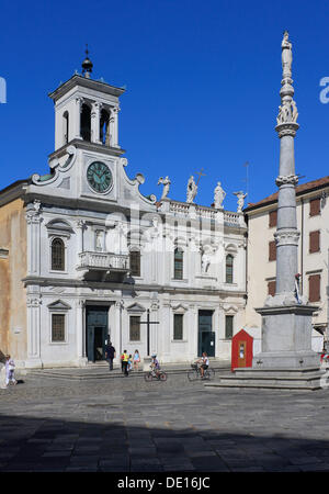 Kirche von San Giacomo mit einer Fassade, entworfen von Bernardino da Morcote, Piazza Matteotti, Udine, Friaul-Julisch Venetien, Italien Stockfoto