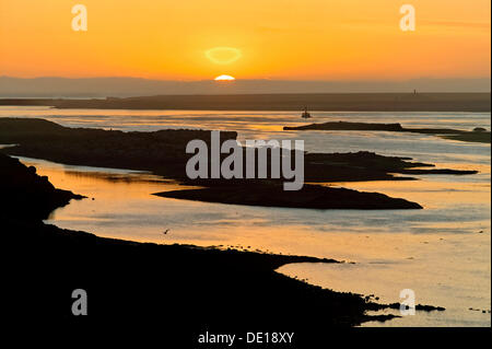 Sonnenuntergang an der Küste in Puerto Deseado, Provinz Santa Cruz, Patagonien, Argentinien, Südamerika Stockfoto