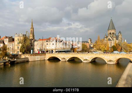 Moyen Pont Brücke über die Mosel, Ile De La Comedie, Metz, Lothringen, Frankreich, Europa Stockfoto