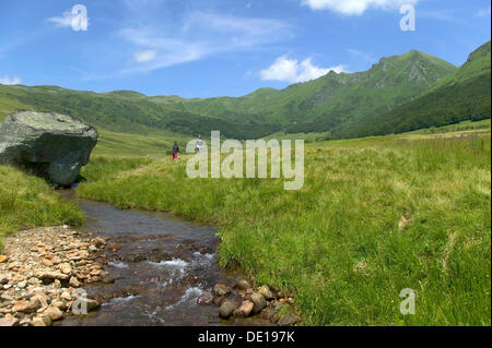 Fontaine Salee Tal, Monts Dore, Parc Naturel Regional des Vulkane d ' Auvergne, Auvergne Vulkane Naturpark Stockfoto