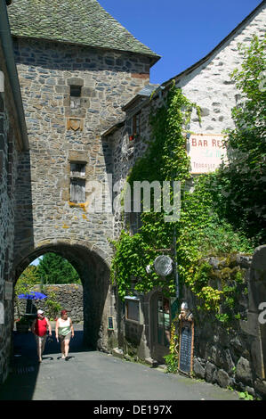 Dorf Salers gekennzeichnet Les Plus Beaux Dörfer de France, die schönsten Dörfer Frankreichs, Cantal, Frankreich, Europa Stockfoto