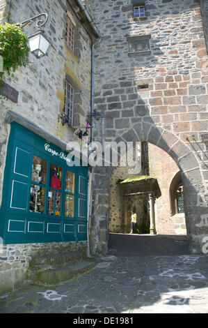 Dorf Salers gekennzeichnet Les Plus Beaux Dörfer de France, die schönsten Dörfer Frankreichs, Cantal, Frankreich, Europa Stockfoto