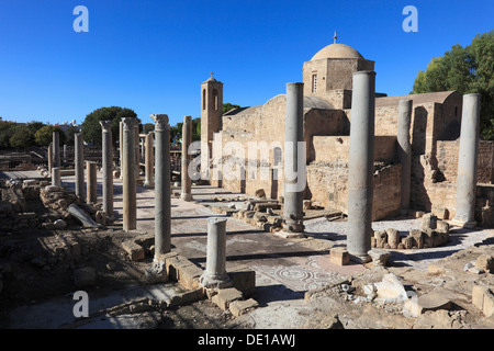 Zypern, Paphos Stadt, Gazibaf, historische Ausgrabungen, early Christian Basilica von Panagia Chrysopolitissa, Kreuzkuppelkirche des Stockfoto