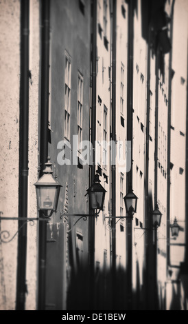 Stadtbild mit alten Gebäuden in schmalen Gasse in Schwedens Hauptstadt Stockholm Stockfoto