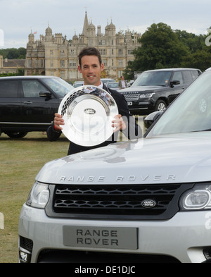 Neuseeländer Jonathan "Jock" Paget mit dem Land Rover Trophy vor Burghley House, Burghley Horse Trials 2013 Stockfoto