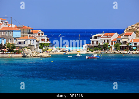 Kokkari Village, einem der beliebtesten touristischen Ziele in Insel Samos, Griechenland. Stockfoto