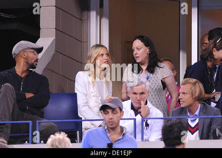 New York, USA. 09. September 2013. Herren Einzel-Finale bei den US Open Tennis Championships bei Billie Jean King National Tennis Center in Flushing, New York. Herren Einzel Finale, Rafael Nadal oder Novak Djokovic. Karolina Kurkova Credit: Aktion Plus Sport/Alamy Live-Nachrichten Stockfoto