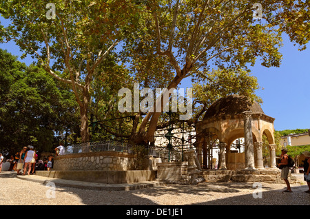 Platane des Hippokrates und Moschee Font in Kos-Stadt, Insel Kos, Dodekanes Inselgruppe, Griechenland. Stockfoto