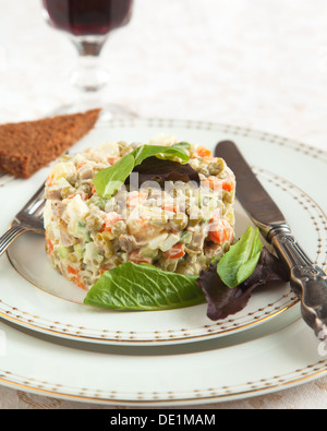 Russische traditionelle Salat Olivier Stockfoto