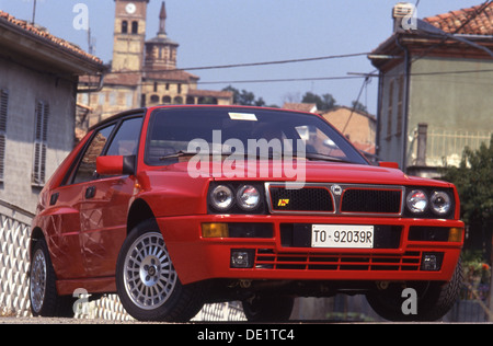 Lancia Delta Integrale HF Sport Auto 4x4 4WD 1990 s in rot Schweizer Landschaft Stockfoto