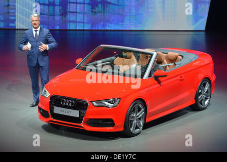 Frankfurt am Main, Deutschland. 9. September 2013. Vorsitzender des Vorstands des Automobilherstellers Audi, Rupert Stadler, präsentiert das Audi A3 Cabrio vor der bevorstehenden IAA - Frankfurt Motor Show in der Fraport-Arena in Frankfurt am Main, 9. September 2013. Foto: Uli Deck/Dpa/Alamy Live News Stockfoto