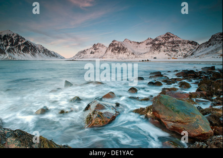 Skagsanden, ein Strand in der Nähe von Flakstad, Flakstadøy, Lofoten, Nordland, Norwegen Stockfoto