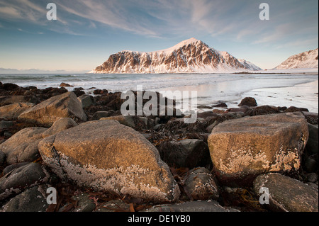 Skagsanden, ein Strand in der Nähe von Flakstad, Flakstadøy, Lofoten, Nordland, Norwegen Stockfoto