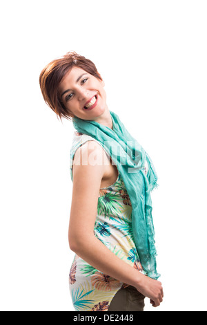 Porträt einer schönen Frau im Rückblick und lächelnd, vor einem weißen Hintergrund isoliert Stockfoto
