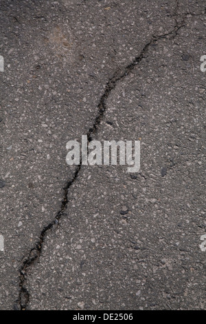 Gebrochene Asphaltdecke, Montréal, Québec, Kanada Stockfoto