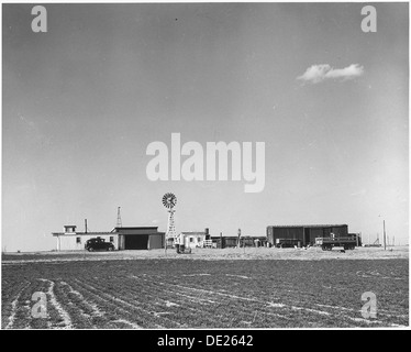 Haskell County, Kansas. Anderen Farm in der Nähe von Sublette. Dies ist ein Gehöft von Box-Autos und einem Dienstwagen gemacht... 522086 Stockfoto