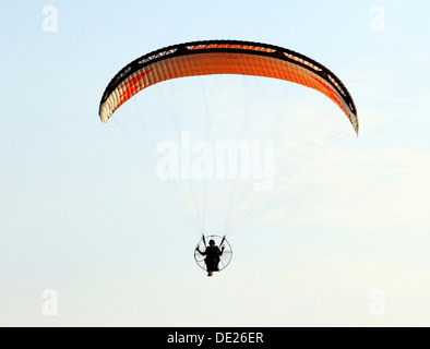 Hängegleiter Mann Drachenfliegen fliegen Freizeit Aktivität UK Gleitschirmen Stockfoto