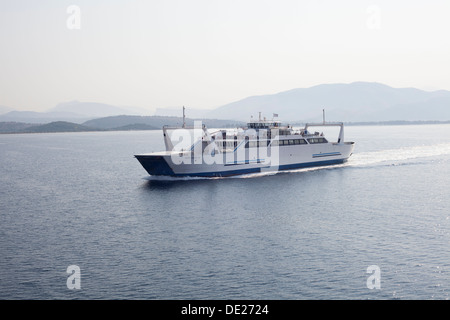 Mit der Fähre überqueren von Igoumenitsa nach Korfu, Griechenland. Stockfoto