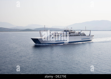 Mit der Fähre überqueren von Igoumenitsa nach Korfu, Griechenland. Stockfoto