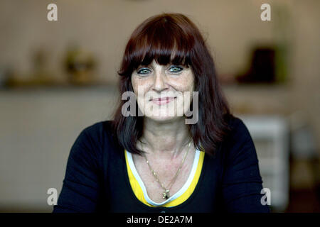 (HANDOUT) Eine undatiertes Handout Foto bereitgestellt von Marcel Mettelsiefen/Deutscher Levante Verlag zeigt Christiane Felscherinow bekannt als Christiane F. Das Schicksal der Heroin süchtig Streetwalker berührte Millionen von Menschen. 35 Jahre nach der international erfolgreichen Autobiografie "Wir Kinder vom Bahnhof Zoo" (Wir Kinder Vom Bahnhof Zoo), die Berliner sagt nun ihr ganzes Leben in ihrer Biographie "Christiane F. - Mein klagegegenständlichen Leben" (lit.) Christian F. - mein zweites Leben. Foto: MARCEL METTELSIEFEN/DEUTSCHER LEVANTE VERLAG (Achtung: Editorial verwenden Sie nur im Rahmen der Berichterstattung über das Buch mit Stockfoto