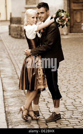 Hochzeit, Braut und Bräutigam in traditioneller Tracht Stockfoto