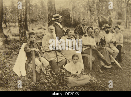 Russische Schriftsteller Leo Tolstoy mit Gästen, Yasnaya Polyana nahe Tula, Russland, 1895.  Künstler: Sophia Tolstaya Stockfoto