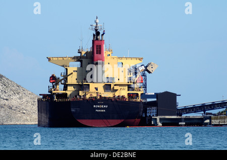 Frachtschiff in Plomin Luka Istrien Kroatien Europa Stockfoto