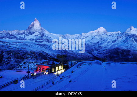 Gornergrad-Bergstation mit dem Matterhorn, Zermatt, Wallis, Schweiz, Europa Stockfoto