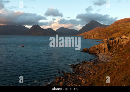 Sonnenuntergang auf der Cuillin Hills über Loch Scavaig, von Elgol, Isle Of Skye, Schottland, UK Stockfoto