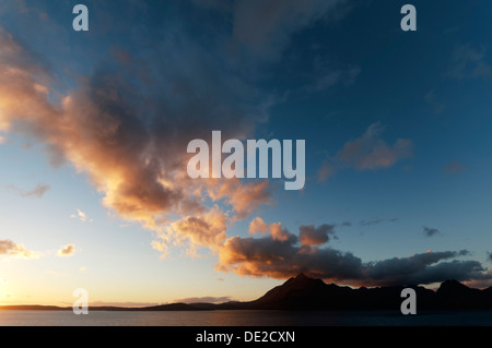 Sonnenuntergang auf der Cuillin Hills über Loch Scavaig, von Elgol, Isle Of Skye, Schottland, UK Stockfoto