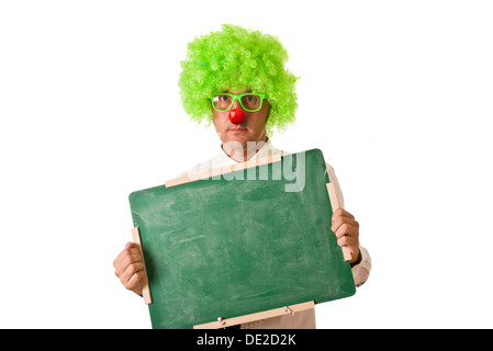 Clown-Holding-Tafel auf weißem Hintergrund. Stockfoto