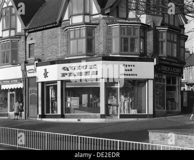 Färber und Reiniger shop vorne, 480 Fulwood Straße, Sheffield, South Yorkshire, Januar 1967. Künstler: Michael Walters Stockfoto